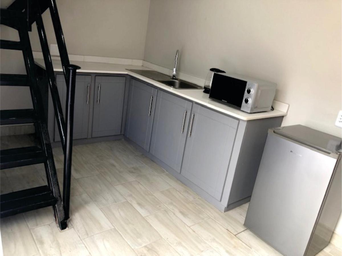 Beesdam Guesthouse Потчефструм Екстериор снимка