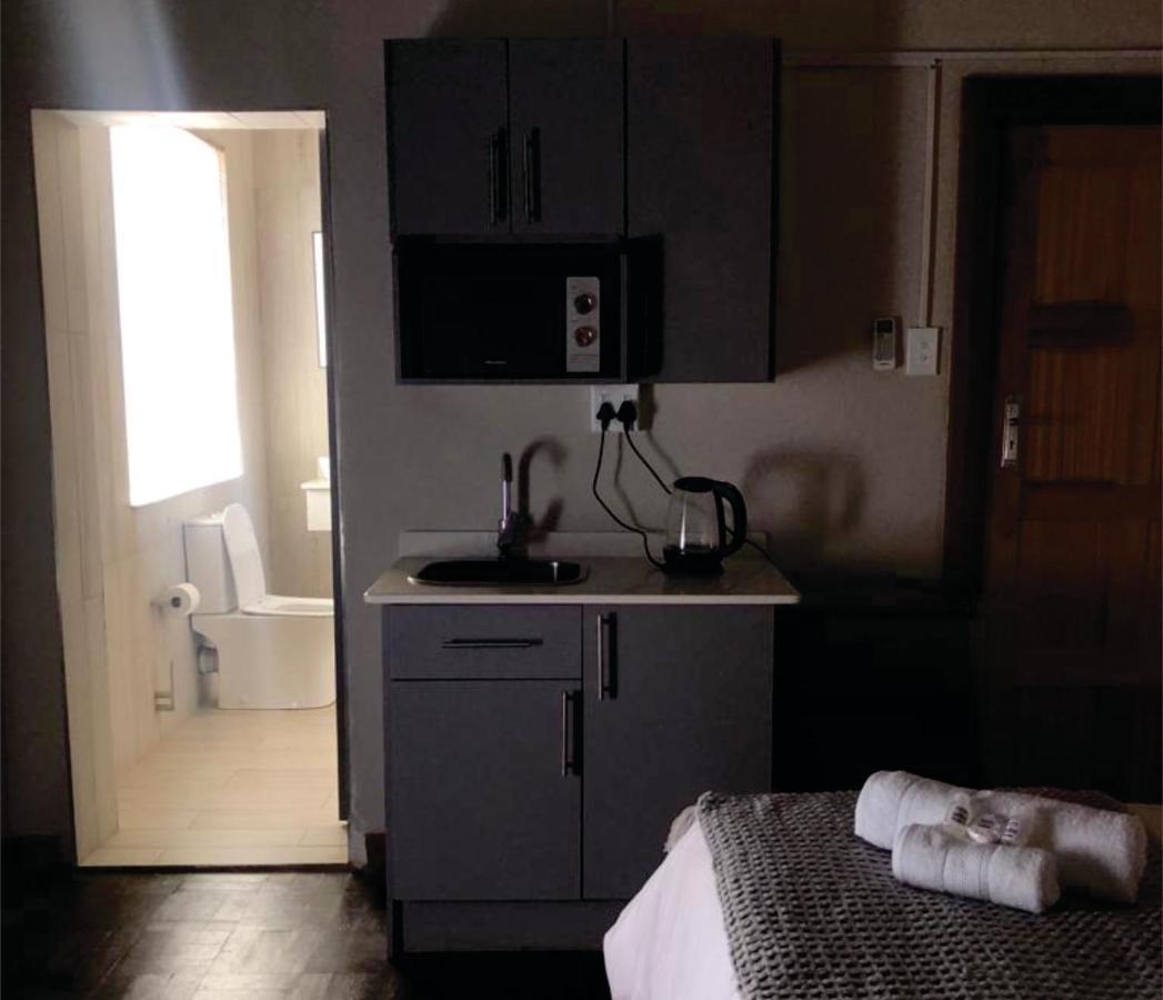 Beesdam Guesthouse Потчефструм Екстериор снимка