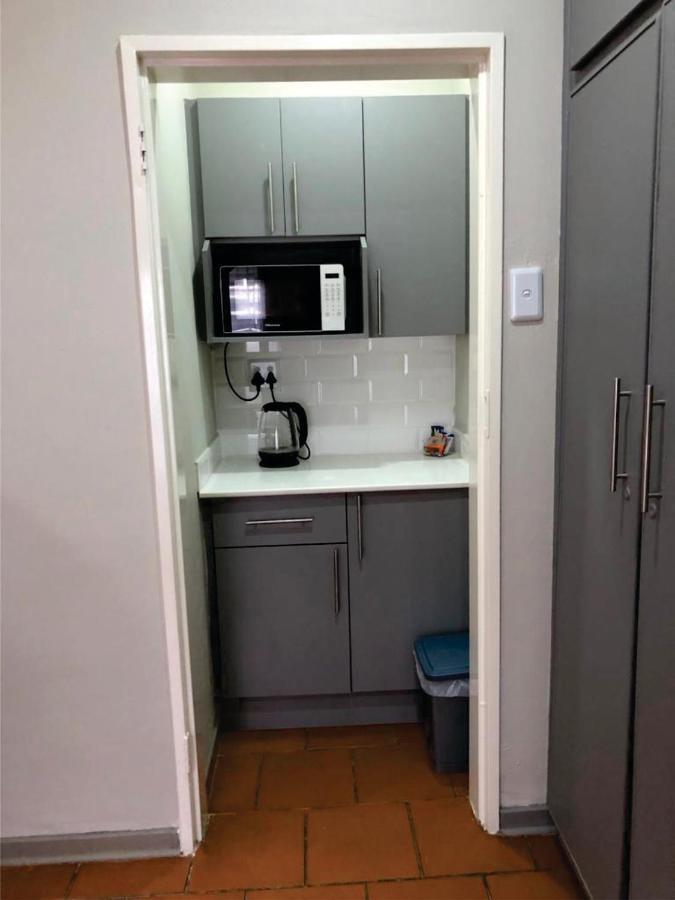 Beesdam Guesthouse Потчефструм Екстериор снимка