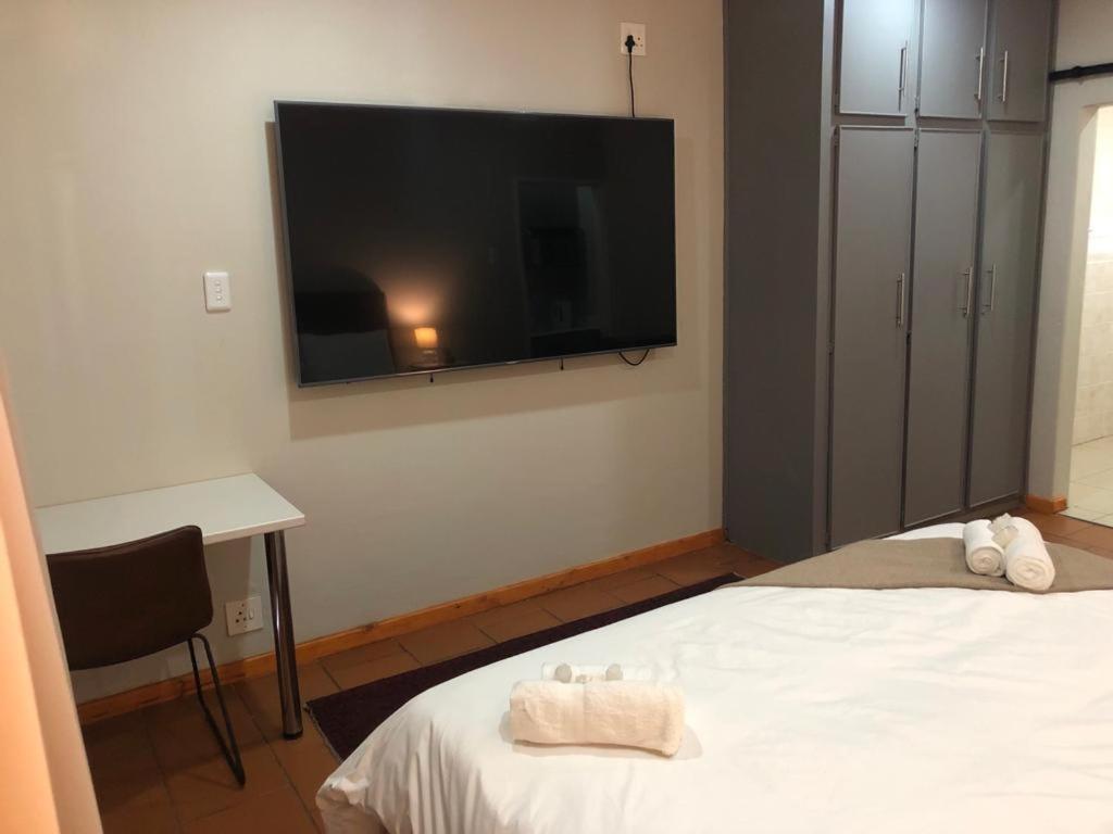 Beesdam Guesthouse Потчефструм Екстериор снимка