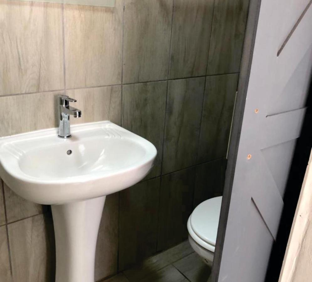 Beesdam Guesthouse Потчефструм Екстериор снимка