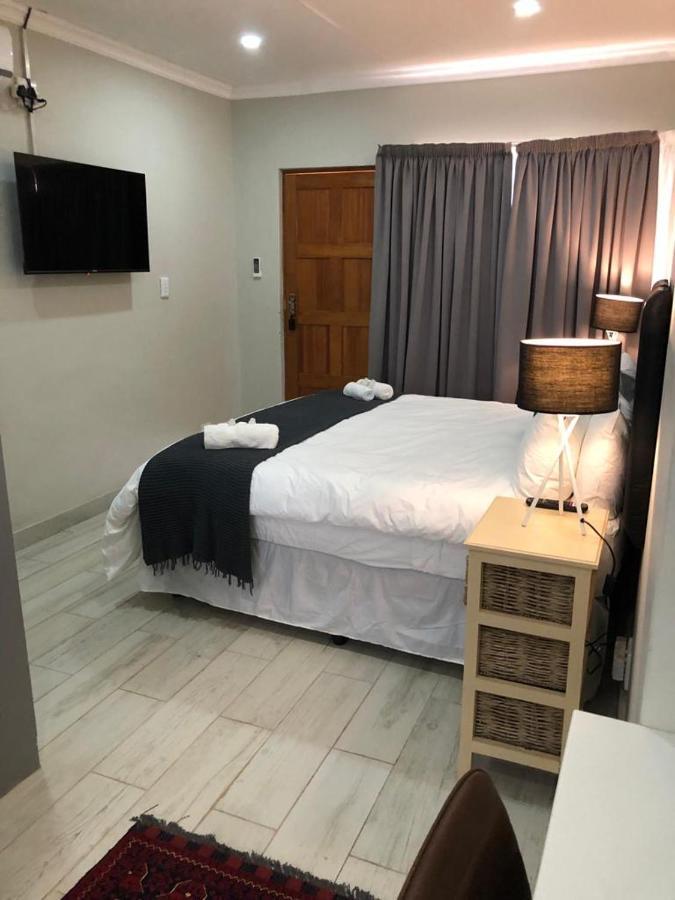 Beesdam Guesthouse Потчефструм Екстериор снимка