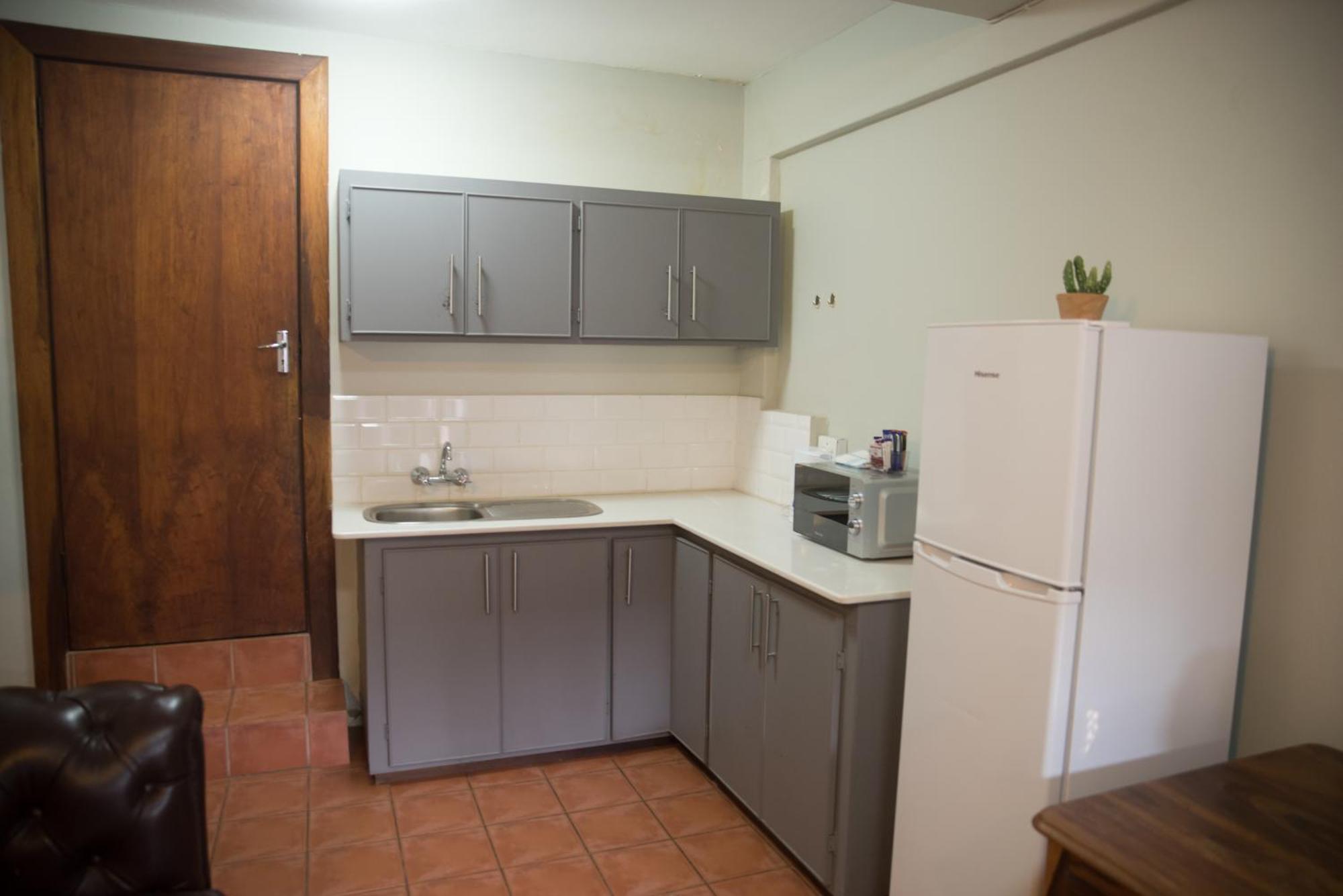 Beesdam Guesthouse Потчефструм Екстериор снимка