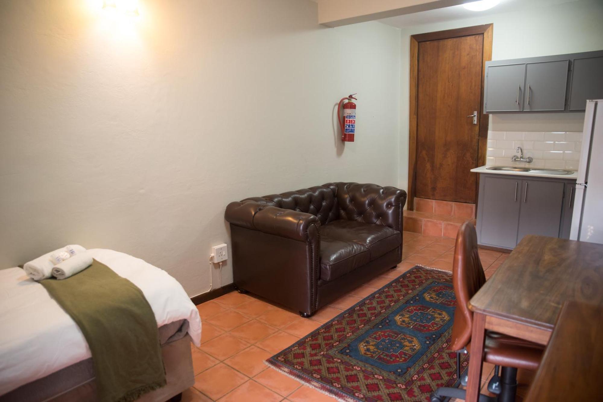 Beesdam Guesthouse Потчефструм Екстериор снимка