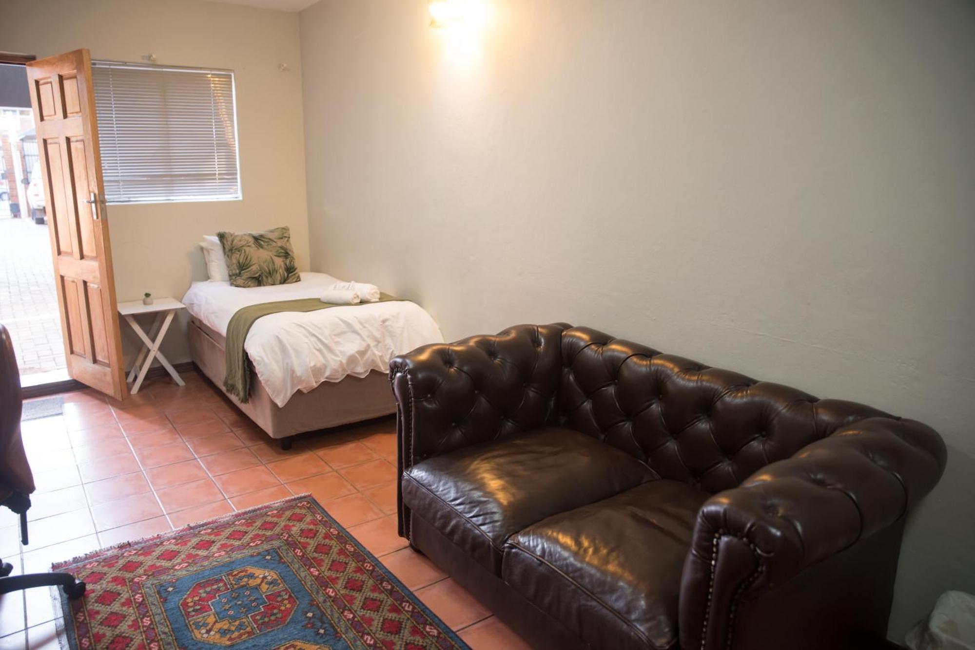 Beesdam Guesthouse Потчефструм Екстериор снимка