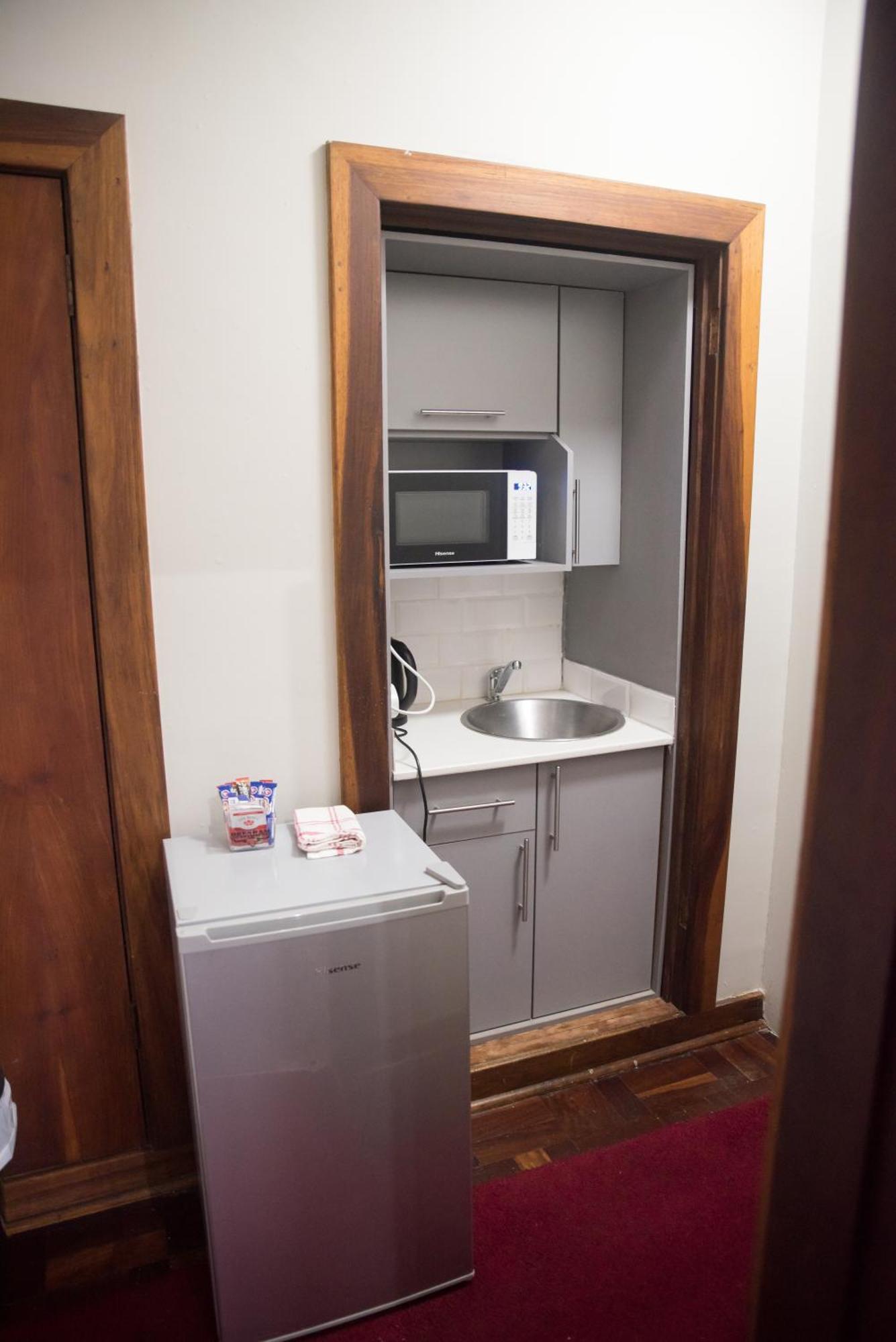 Beesdam Guesthouse Потчефструм Екстериор снимка